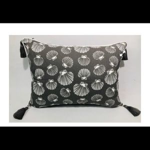 2 grey shell cushion covers